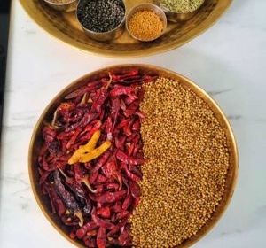 Kulambu Milagai Thool (100g)